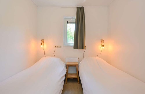 Zorgvlied Apartment | Cozy Pavilion for 6 with Kitchen and Breakfast Options