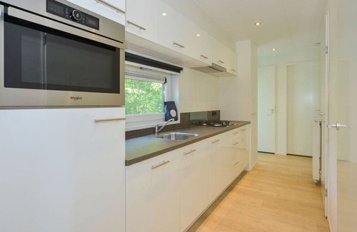 Zorgvlied Apartment | Cozy Pavilion for 6 with Kitchen and Breakfast Options