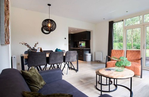 Zorgvlied Apartment | Family-Friendly Holiday Home for 6 with Kitchen & Breakfast