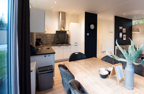 Zorgvlied Apartment | Family-Friendly Pavilion for 6 with Kitchen & Breakfast