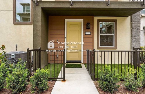 Lake Forest House | Experience Vista Views with Family-Friendly Amenities