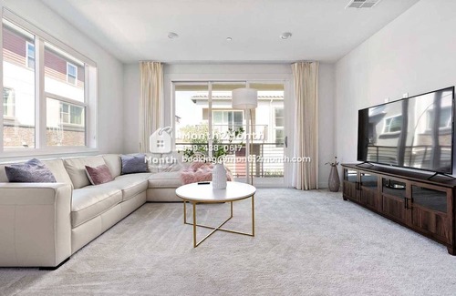 Lake Forest House | Experience Vista Views with Family-Friendly Amenities