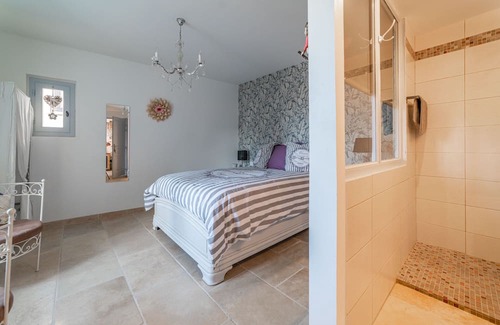 Saint-Pons-de-Mauchiens Bed & Breakfast | Experience La Rose du Vent: Oceanfront Rooms & Pool