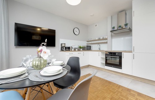 Saska Kepa Apartment | Bright and Unique Apartment with Family-Friendly Amenities