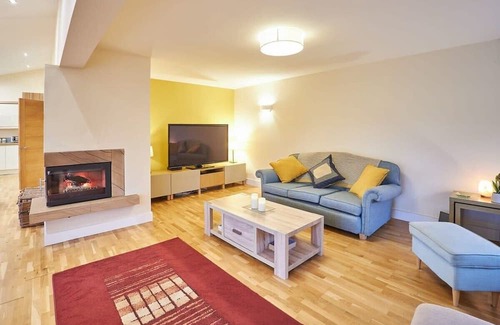 Sutton-in-Ashfield House | Experience Comfort at Host & Stay | The Willows