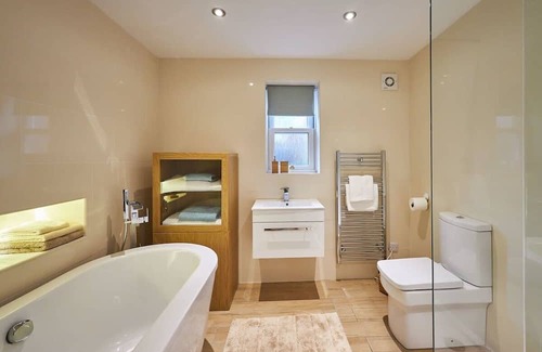 Sutton-in-Ashfield House | Experience Comfort at Host & Stay | The Willows