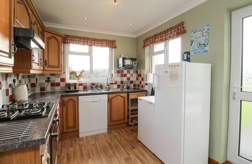 Petrockstowe House | Cozy Hallwood: Pet-Friendly Retreat with Open Fire