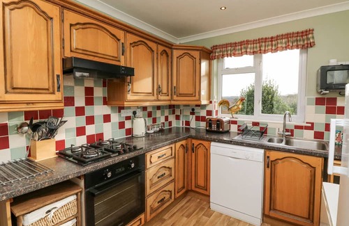Petrockstowe House | Cozy Hallwood: Pet-Friendly Retreat with Open Fire