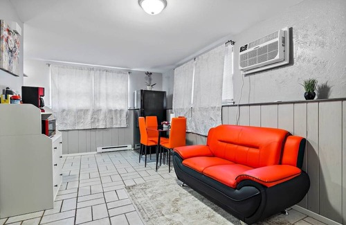 Aurora Apartment | Cozy Studio Apartment Unit F with Spa & Pet-Friendly Stay