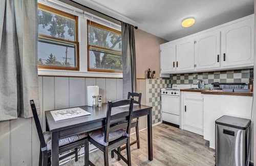 Aurora Apartment | Central Location Hotel with Pet-Friendly Amenities & Spa