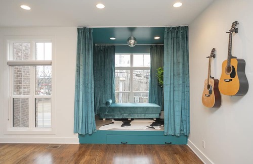 Nashville House | Trendy Rooftop Oasis | Karaoke Townhome for Family Fun