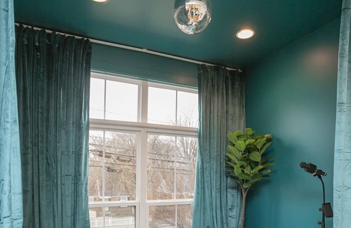 Nashville House | Trendy Rooftop Oasis | Karaoke Townhome for Family Fun