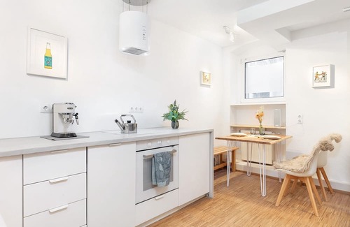Prenzlauer Berg Apartment | Modern Flat with Homecinema, Netflix, 2 Min. Tram