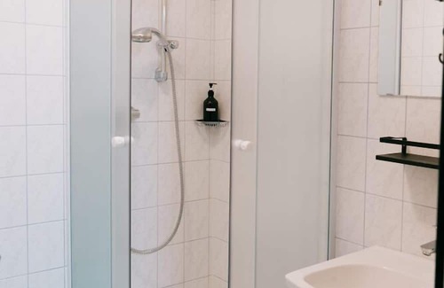 Groedig Apartment | Cozy Apartment 9 with Balcony & Untersberg Views