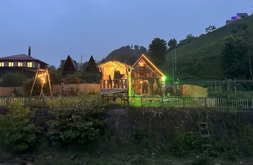 Pazar House | Relaxing Escape with Jacuzzi and Garden Retreat