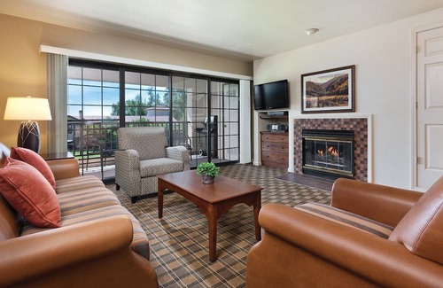 Nice House | Experience Family Fun at Clear Lake with Resort Amenities