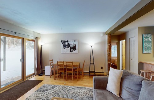 Mendon Condo | Cozy Gateway Comfort: 2 BR Rustic Condo in Mendon
