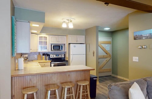 Mendon Condo | Cozy Gateway Comfort: 2 BR Rustic Condo in Mendon
