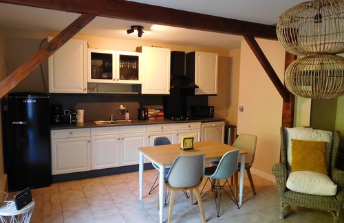 Prayssac House | Cozy Gite: Pet-Friendly Retreat for Peace and Privacy