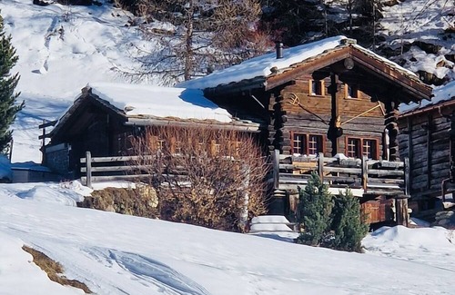 Evolene Ski Chalet | Serene Grange Rénovée: Panoramic Views & Spa Access