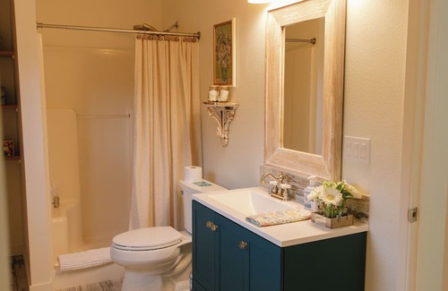 Anderson Island Cottage | Waterfront Cottage on Anderson Island: Beach & Scenic Views
