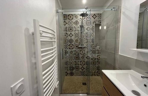Beaugency Apartment | Discover Good Idea! with Spa, Breakfast & Family-Friendly Perks