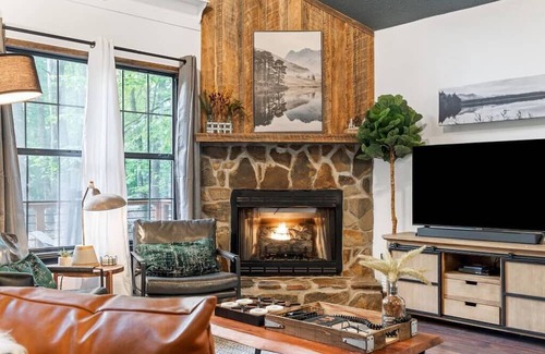 Eagle Mountain House | Cozy Mountain Cabin with Hot Tub & Fire Pit - 10/10 Rating