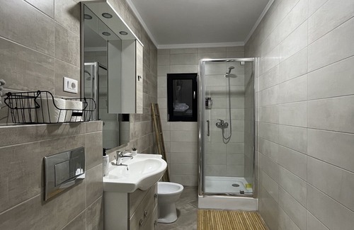 Suceava Apartment | Pet-Friendly AEA Residence: Your Family Stay in Suceava
