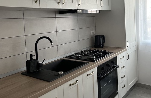 Suceava Apartment | Pet-Friendly AEA Residence: Your Family Stay in Suceava