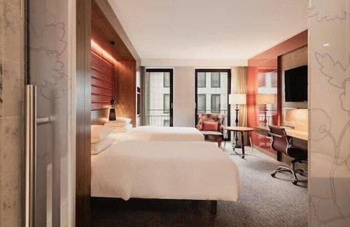The Hague Center House | Stylish Rooms, Pet-Friendly Stay Close To Berlin's Major Attractions