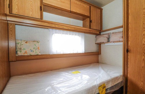 Rust House | Enjoy a Relaxing Lakeside Getaway in a Pet-Friendly Home