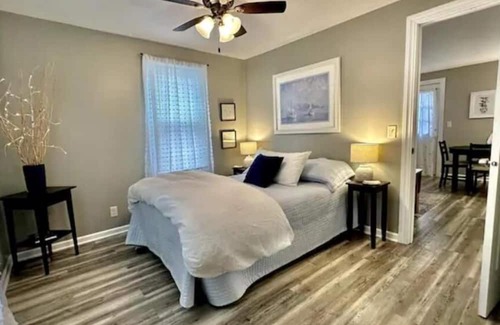 Excelsior Cottage | Idyllic Cottage Near Lake with Ocean Views & Family Amenities