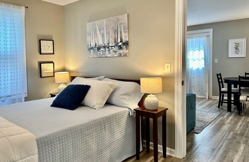 Excelsior Cottage | Idyllic Cottage Near Lake with Ocean Views & Family Amenities