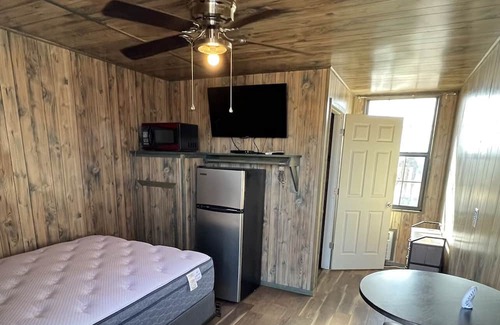 Crane Apartment | Cozy Crane TX Efficiency Rental with Family-Friendly Amenities