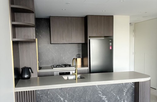 Zetland Apartment | Modern 1-Bed Retreat with Breathtaking City Views
