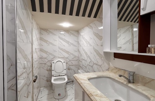 Samarkand Cabin | Comfortable Guest House for Family-Friendly Stays