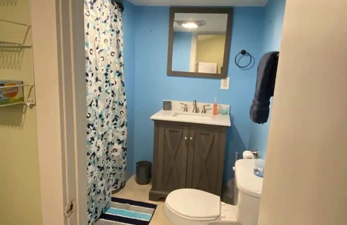 Bath Apartment | Pet-Friendly Retreat with King Bed Near Historic Bath