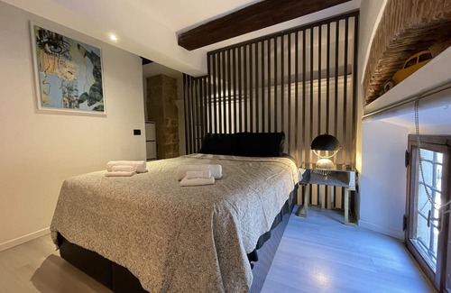 Santo Spirito Apartment | Top-Rated Apartment in Carmine Square with Spa & Breakfast