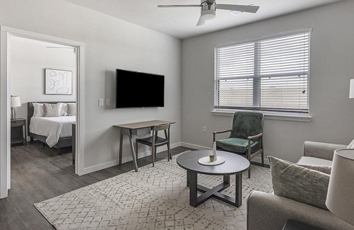 Spring Branch East Apartment | Stylish Apartment in Prime Location with Family Amenities