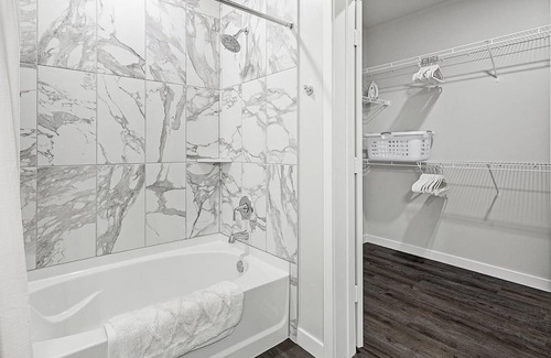 Spring Branch East Apartment | Stylish Apartment in Prime Location with Family Amenities