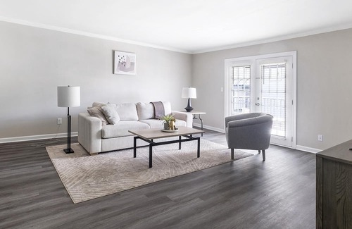 Homewood Apartment | Trendy Apartment in Ideal Location with Family-Friendly Amenities