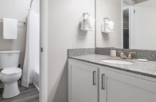 Homewood Apartment | Trendy Apartment in Ideal Location with Family-Friendly Amenities