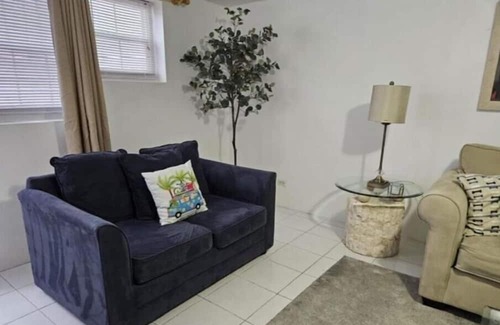 Bellefontaine Neighbors Apartment | Delightful 1-Bedroom Apartment in Devonshire Parish