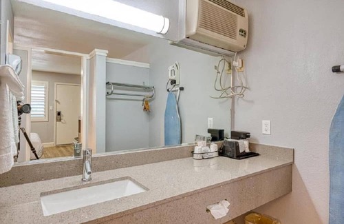 San Luis Obispo House | Delightful Non-Smoking King Bed Suite with Pool Access