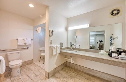 San Luis Obispo House | Delightful Non-Smoking King Bed Suite with Pool Access