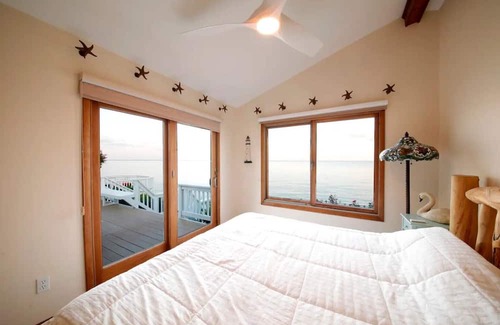 Lusby Cabin | Seaside Retreat: Updated Log Cabin with Chesapeake Bay Views