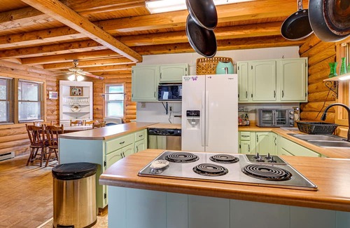 Franklin Cabin | Charming Franklin Cabin with Fire Pit - Near Downtown