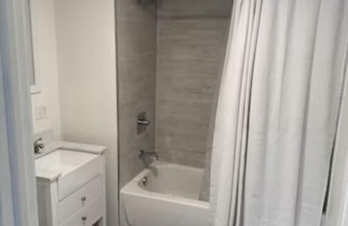 Fairview Park Apartment | Modern 2-Bedroom Apartment with AC & WiFi in Fairview Park