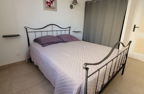 Nissan-lez-Enserune Villa | Charming Villa Near Canal du Midi with Private Pool