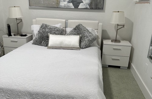 East Little Havana Villa | Oasis Retreat: Villa Clara Suite in Little Havana